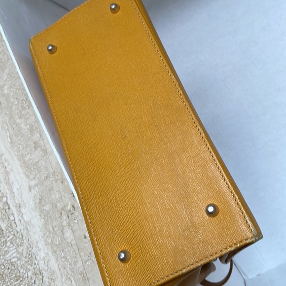 AUTHENTIC/VINTAGE BURBERRY HANDBAG #0824C. - Picture 12 of 17